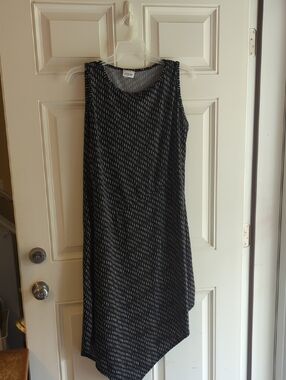 Sleeveless Black & White Asymmetrical Shift Dress